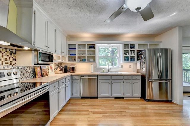 6224 Ivy Springs Drive, Flowery Branch, GA 30542