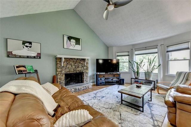 6224 Ivy Springs Drive, Flowery Branch, GA 30542