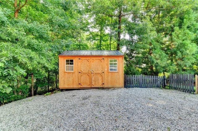 6224 Ivy Springs Drive, Flowery Branch, GA 30542