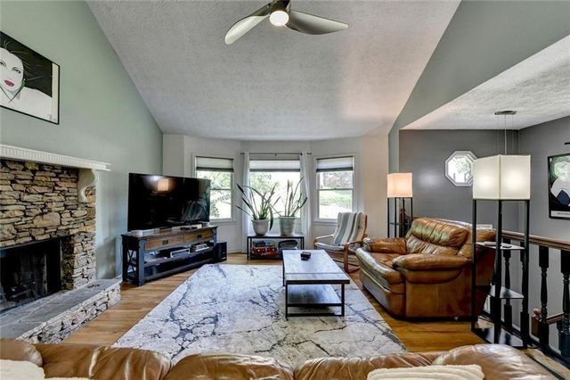 6224 Ivy Springs Drive, Flowery Branch, GA 30542