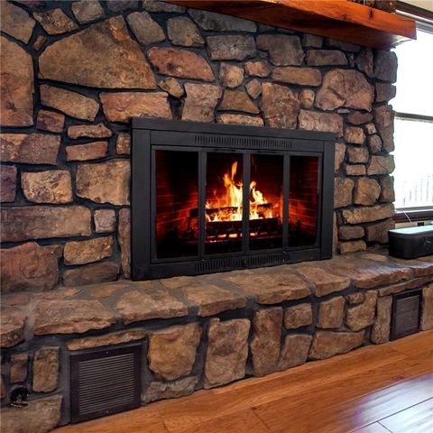 426 Round Mountain Lane, London, AR 72847