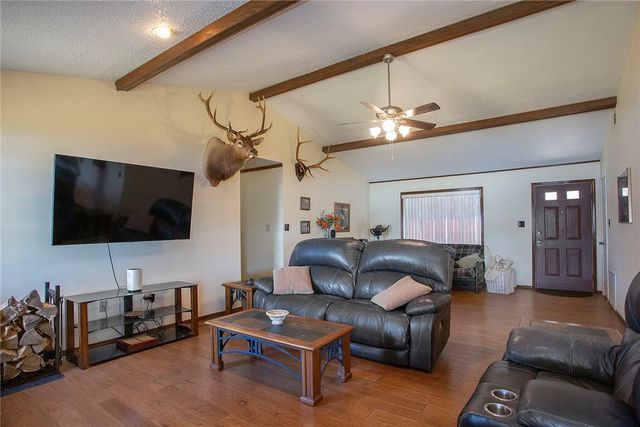 426 Round Mountain Lane, London, AR 72847