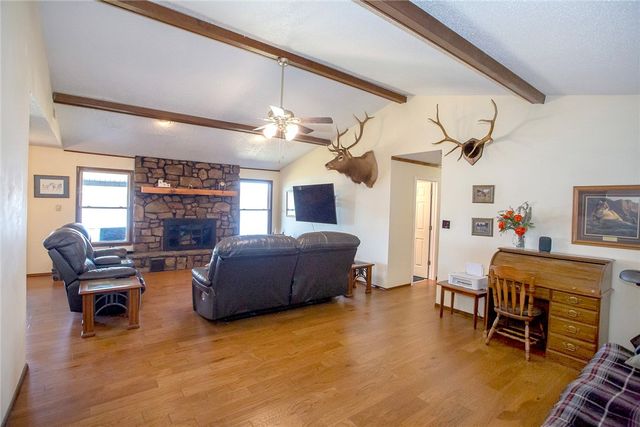 426 Round Mountain Lane, London, AR 72847