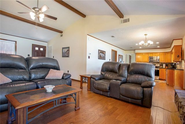 426 Round Mountain Lane, London, AR 72847