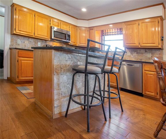 426 Round Mountain Lane, London, AR 72847