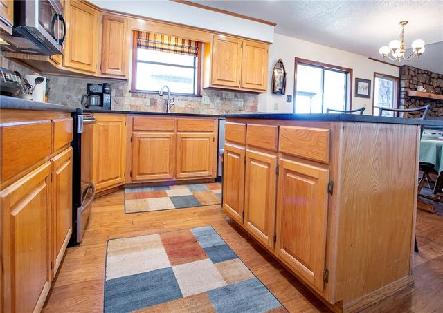 426 Round Mountain Lane, London, AR 72847