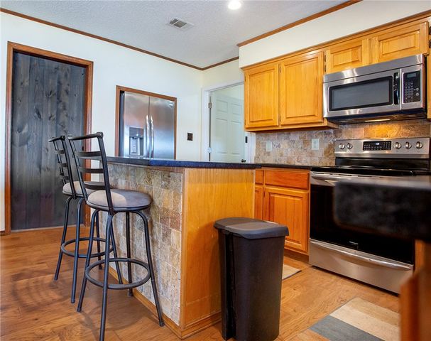 426 Round Mountain Lane, London, AR 72847