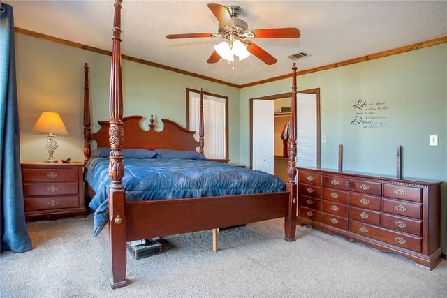 426 Round Mountain Lane, London, AR 72847