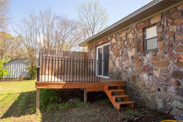 426 Round Mountain Lane, London, AR 72847