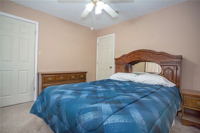 426 Round Mountain Lane, London, AR 72847