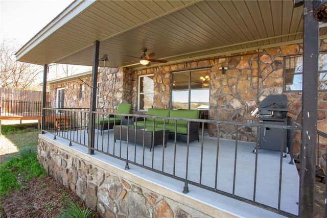 426 Round Mountain Lane, London, AR 72847