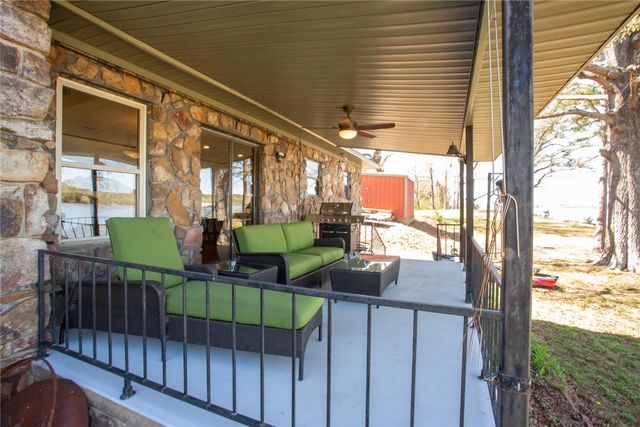 426 Round Mountain Lane, London, AR 72847