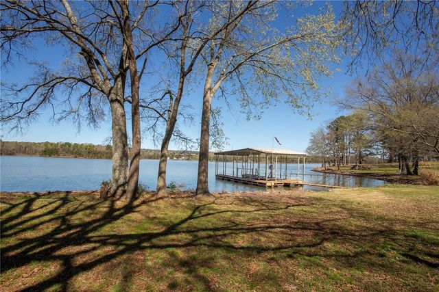 426 Round Mountain Lane, London, AR 72847