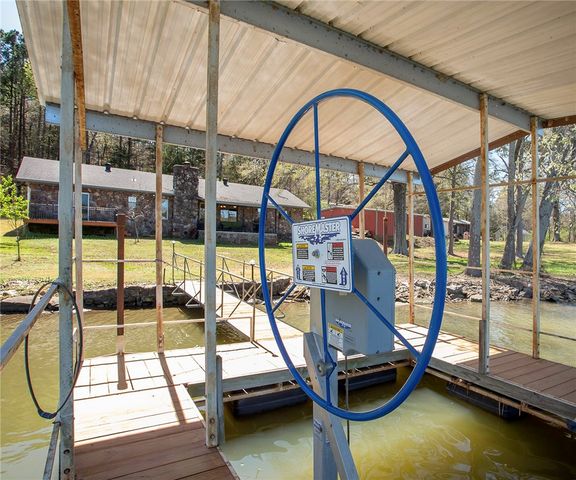 426 Round Mountain Lane, London, AR 72847