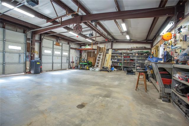 426 Round Mountain Lane, London, AR 72847