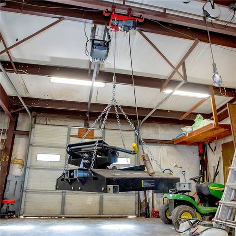 426 Round Mountain Lane, London, AR 72847