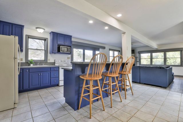 105 Conleys Grove Road, Derry, NH 03038