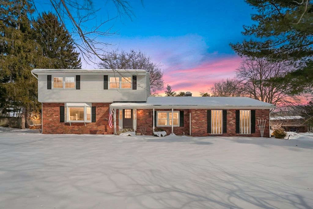 1112 Woodview Drive, Portage City, MI 49024