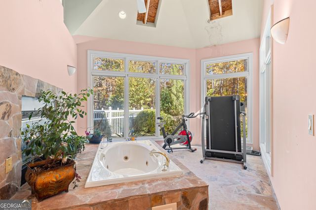 593 Cross Creek Drive, Toccoa, GA 30577