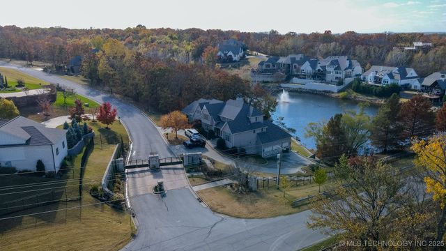 12110 S 14th Court, Jenks, OK 74037