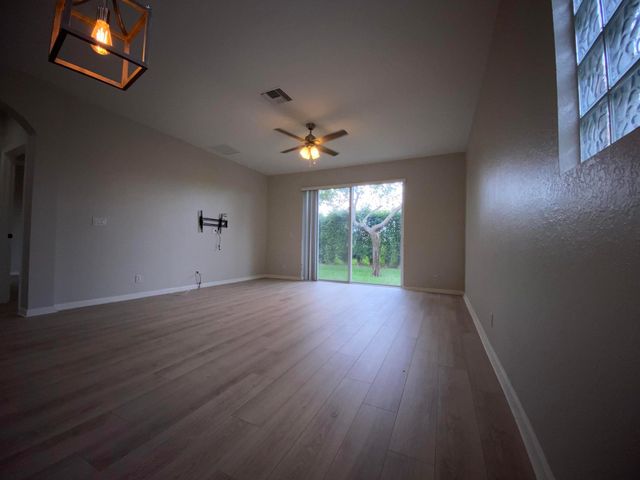 1215 Rosegate Boulevard, Riviera Beach, FL 33404