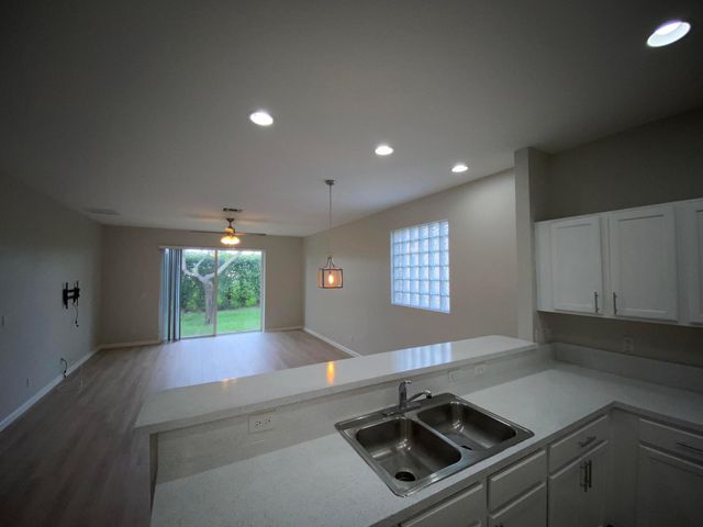 1215 Rosegate Boulevard, Riviera Beach, FL 33404