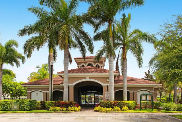 1215 Rosegate Boulevard, Riviera Beach, FL 33404