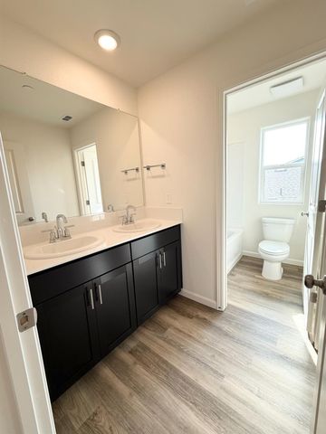 873 S Philip Avenue, Fowler, CA 93625