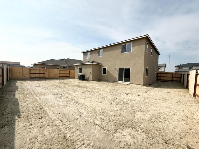 873 S Philip Avenue, Fowler, CA 93625