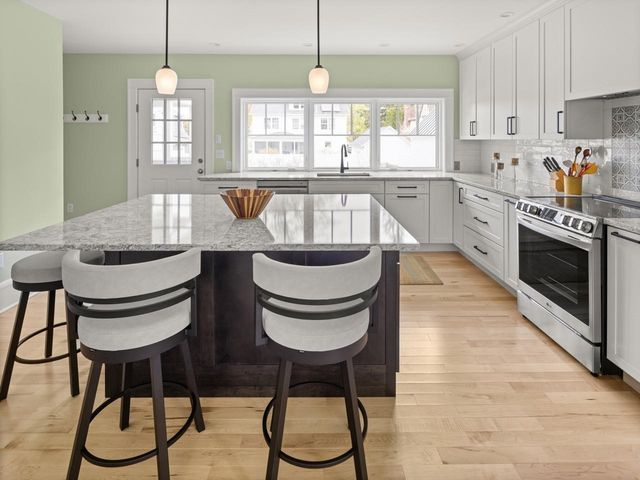 28 Henderson Terrace, Burlington, VT 05401