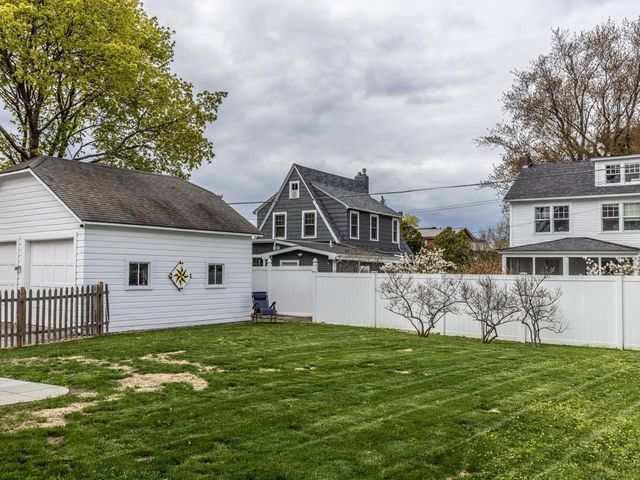 28 Henderson Terrace, Burlington, VT 05401