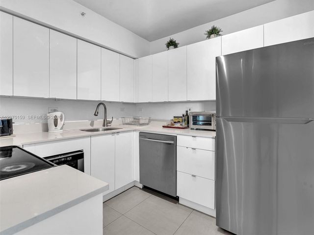 1500 Bay Road 516S, Miami Beach, FL 33139