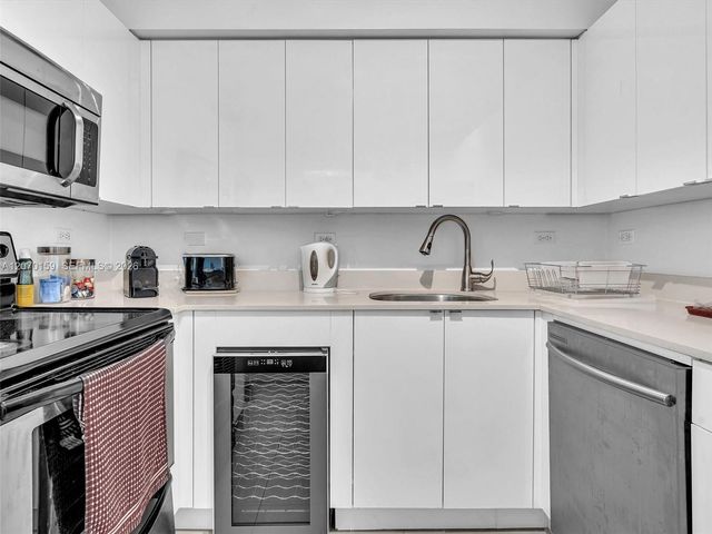 1500 Bay Road 516S, Miami Beach, FL 33139