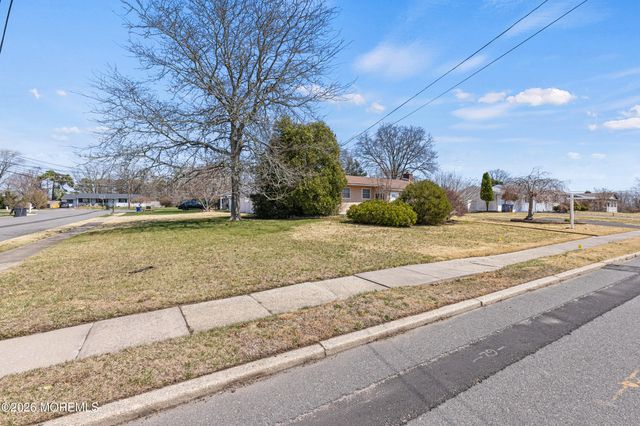 1020 Crystal Drive, Toms River, NJ 08753