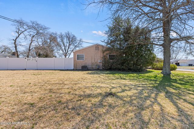 1020 Crystal Drive, Toms River, NJ 08753