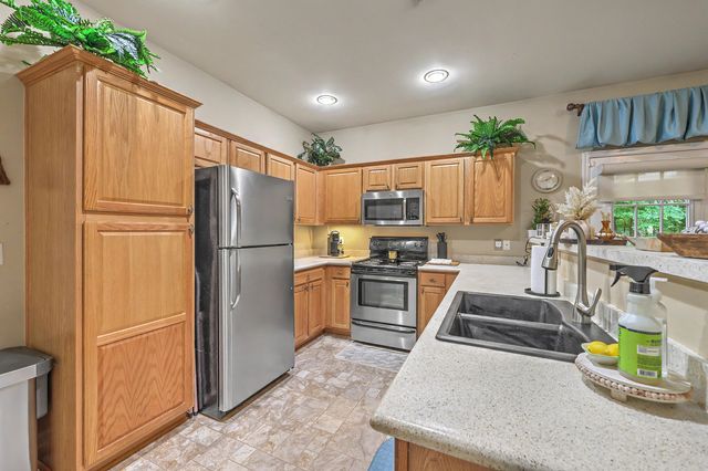 8693 Grassy Oak Trail, North Charleston, SC 29420