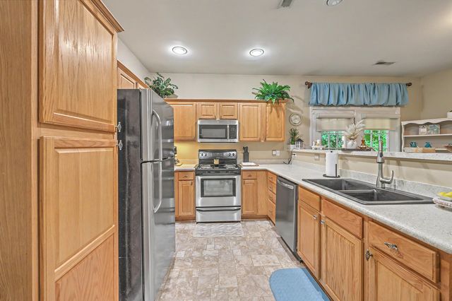 8693 Grassy Oak Trail, North Charleston, SC 29420