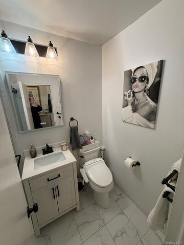 26910 Grand Central Parkway 31C, Floral Park, NY 11005