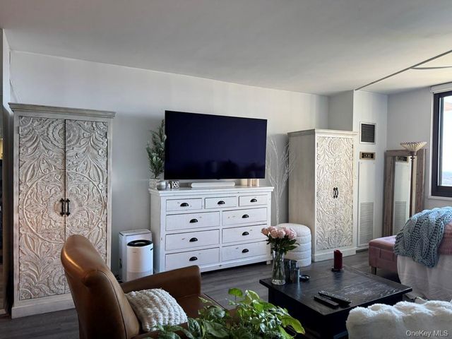 26910 Grand Central Parkway 31C, Floral Park, NY 11005