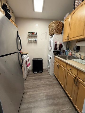 26910 Grand Central Parkway 31C, Floral Park, NY 11005