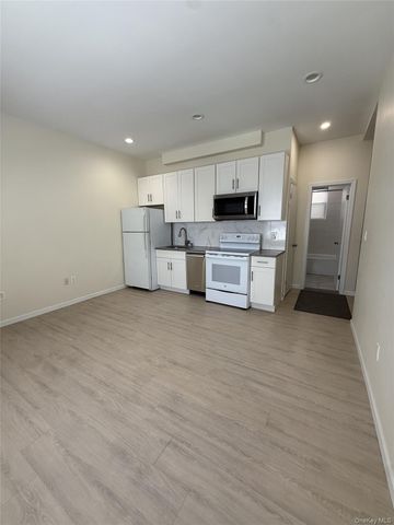 127 Mineola Boulevard 1, Mineola, NY 11501
