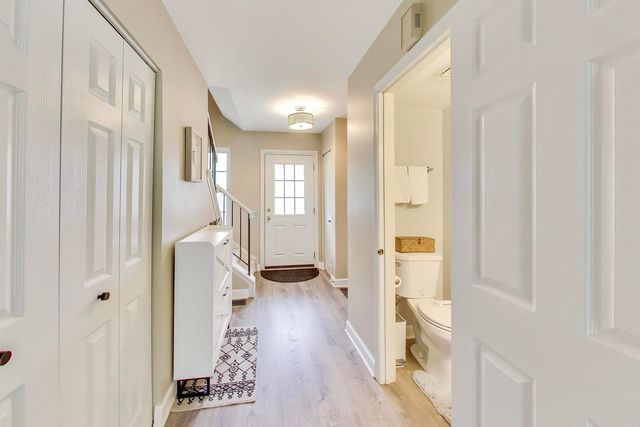2 Chaucer Lane B, Streamwood, IL 60107