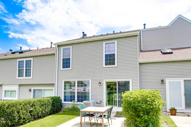 2 Chaucer Lane B, Streamwood, IL 60107