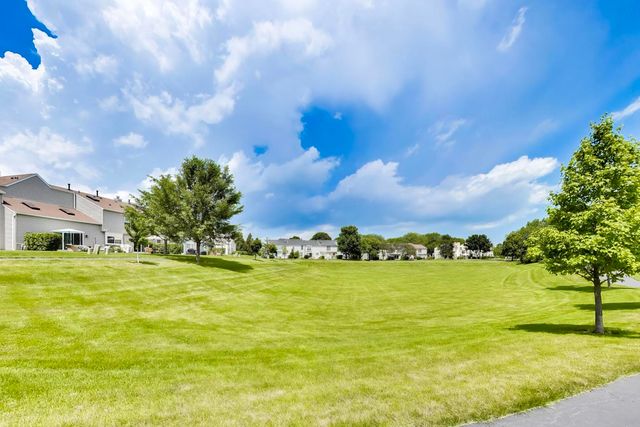 2 Chaucer Lane B, Streamwood, IL 60107