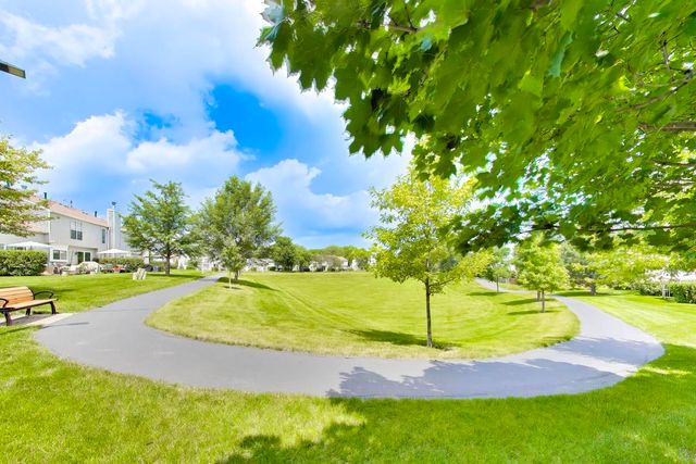 2 Chaucer Lane B, Streamwood, IL 60107
