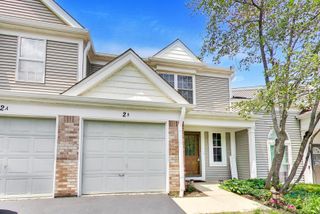 2 Chaucer Lane B, Streamwood, IL 60107