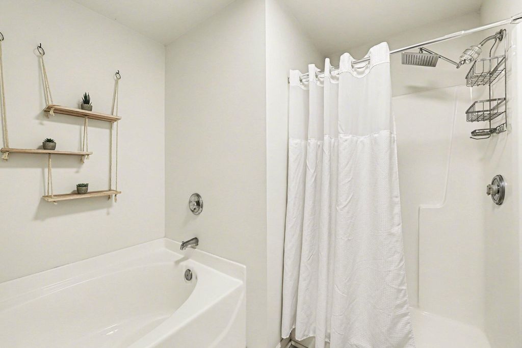 Image 18 of property listing at 8045 Vermont Road, North Charleston, SC 29418