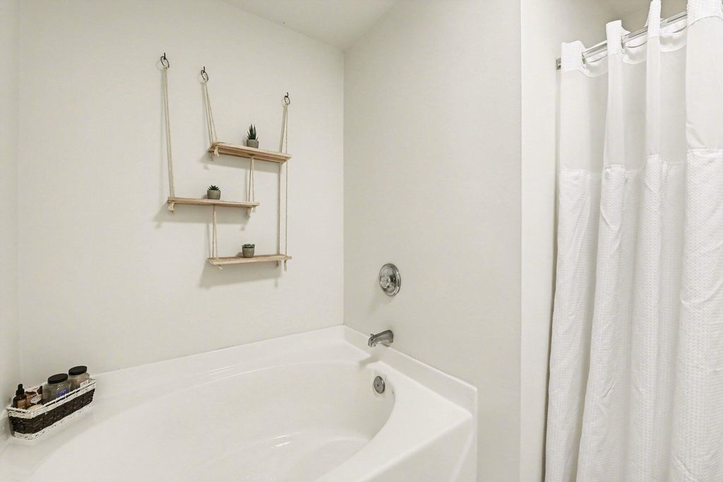 Image 19 of property listing at 8045 Vermont Road, North Charleston, SC 29418