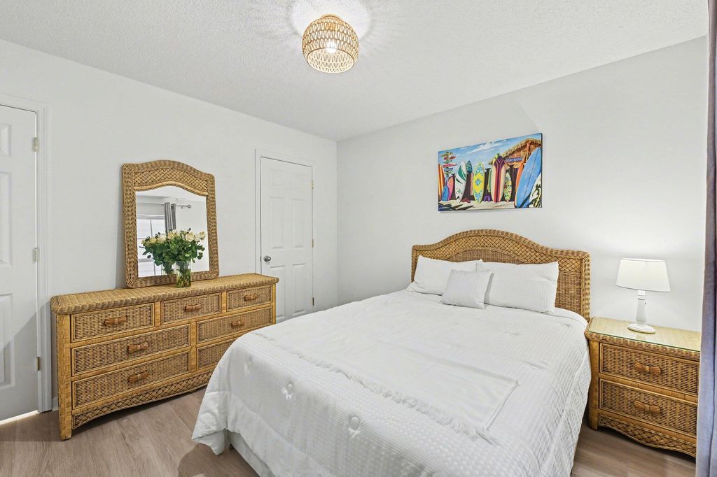 Image 21 of property listing at 8045 Vermont Road, North Charleston, SC 29418