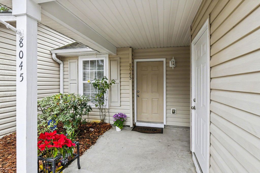 Image 4 of property listing at 8045 Vermont Road, North Charleston, SC 29418